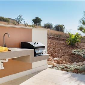 3 bedroom villa with pool near Castellamarre del Golfo, sleeps 5